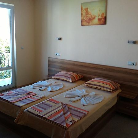 Fits Guest House Primorsko Esterno foto