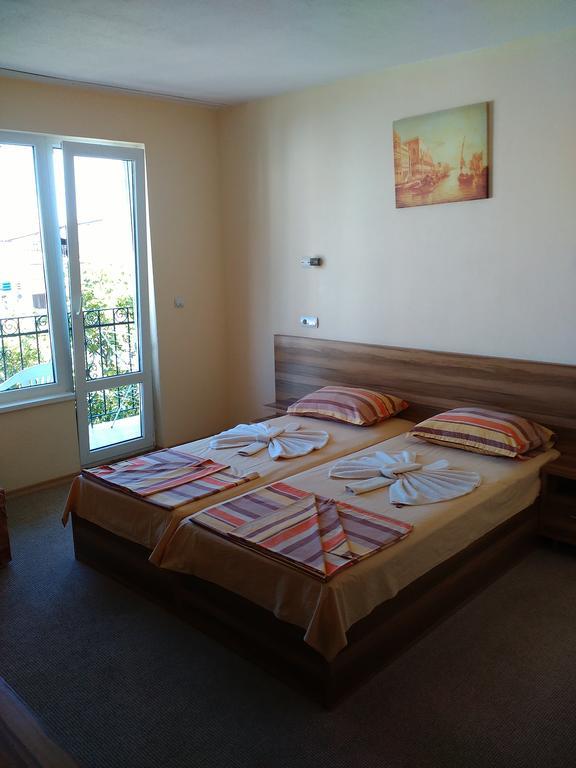 Fits Guest House Primorsko Esterno foto